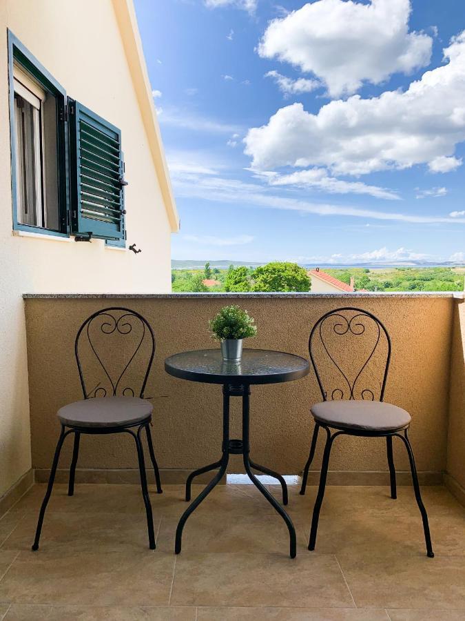 Apartmani Carnizza Razanac Exterior photo